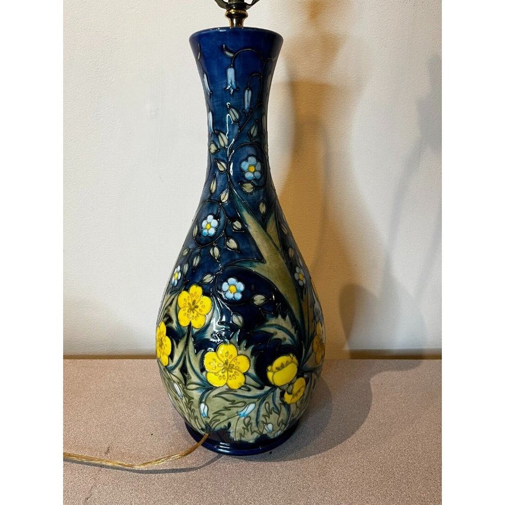 Vintage MOORCROFT POTTERY "BUTTERCUP" ceramic lamp blue with flowers rare!